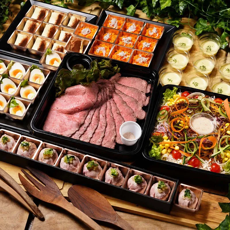 主役級の肉料理で、テーブルに歓声を